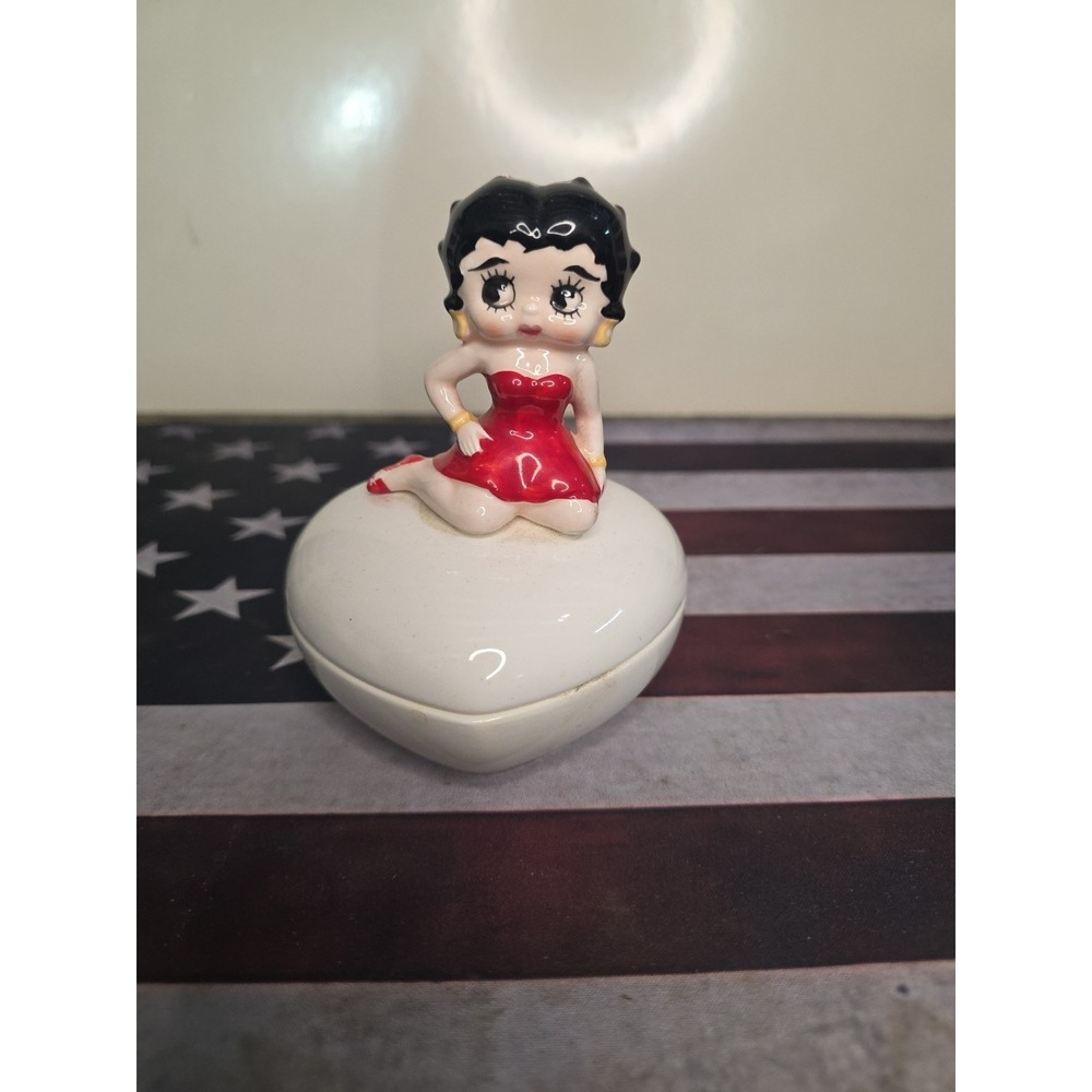 Vintage Vandor 1990 Betty Boop Ceramic Trinket Jewelry Box - Heart Shaped